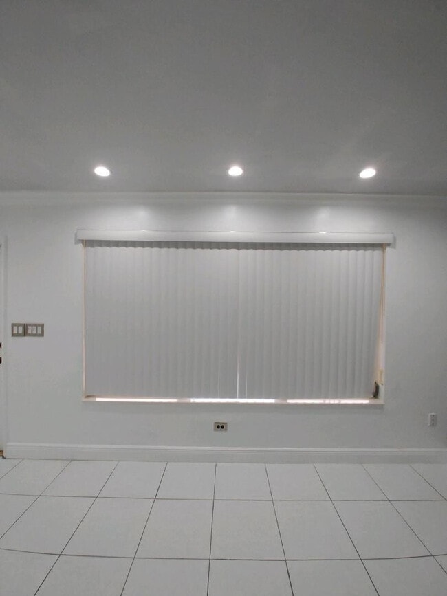 Building Photo - 2606 Alcazar Dr