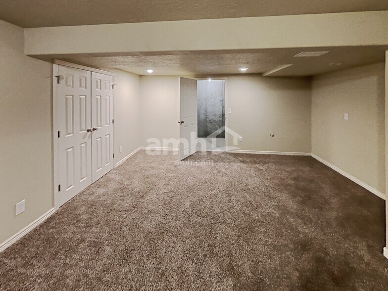 Building Photo - 6398 S Clover Creek Ln