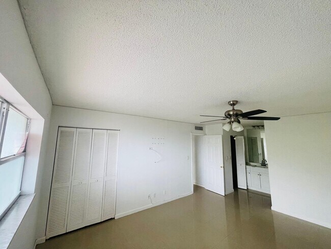 Building Photo - 6300 S Falls Cir Dr