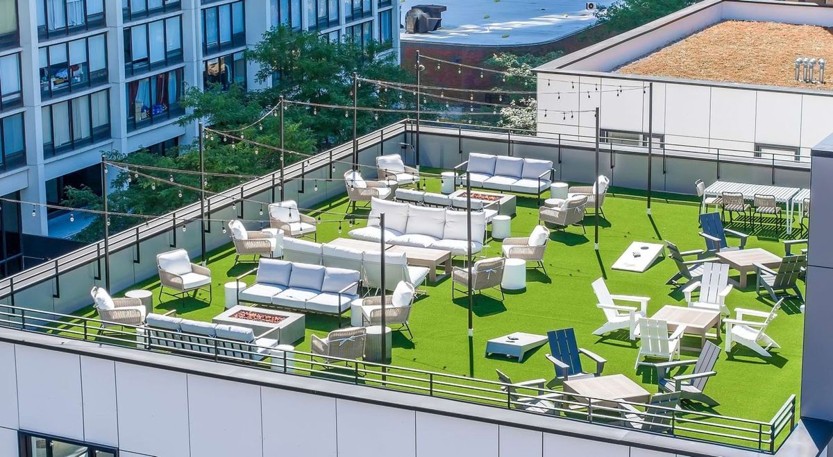 Building Photo - 5440 N Sheridan Rd