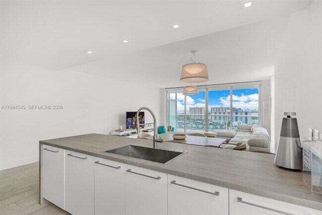 Building Photo - 400 Sunny Isles Blvd