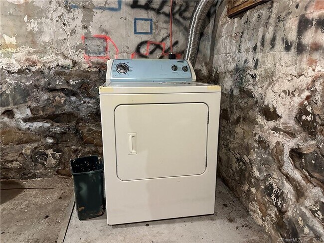 Building Photo - 12 Woodland St