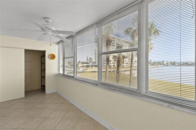 Building Photo - 4775 Cove Cir