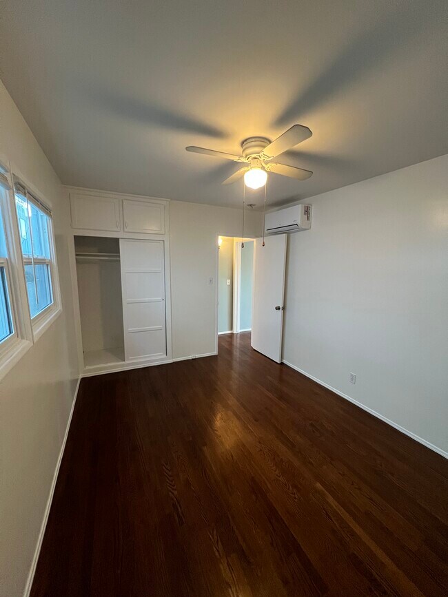 Bedroom/closet - 940 N Cedar St