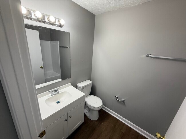 Building Photo - 121 N Brand St