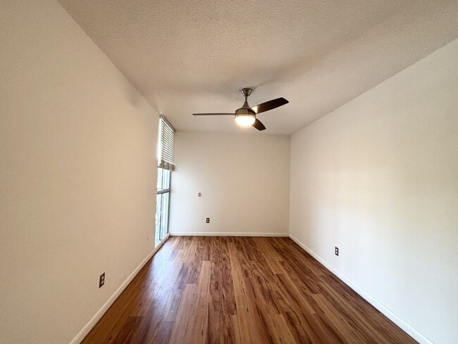 Building Photo - 710 E 200 S