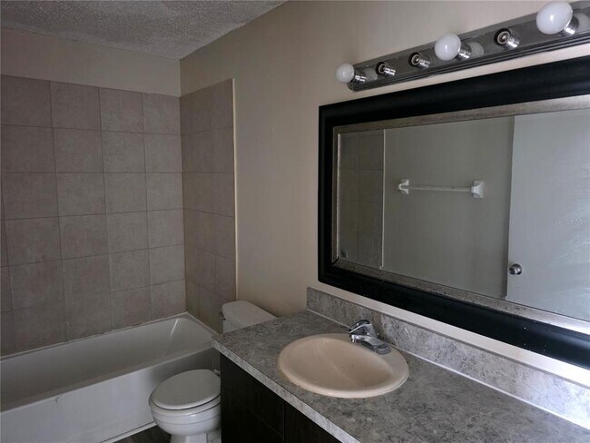 Building Photo - 2030 Cascades Blvd