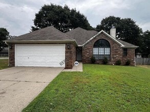 Building Photo - 2404 Bearskin Dr