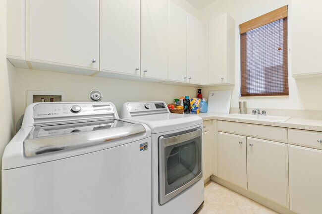 Building Photo - 17665 Middlebrook Way