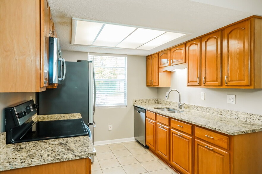 Building Photo - 2834 Tanglewood Blvd