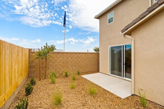 Building Photo - Newly Built 3-bed 2.5-bath Wilson Home in Riverstone