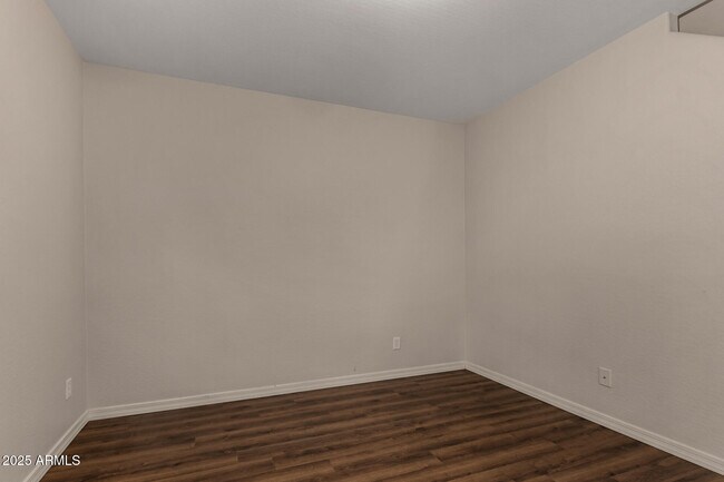 Building Photo - 955 S Henry Ln