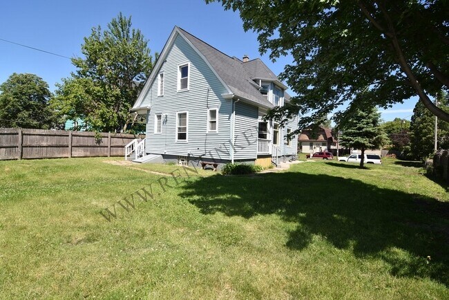 Building Photo - 1925 53rd St