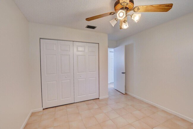 Building Photo - 11511 Island Lakes Ln
