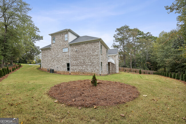 Building Photo - 3750 Robinson Rd