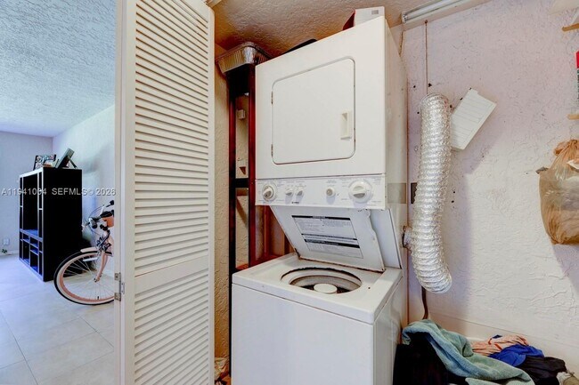 Building Photo - 610 SE 2nd Ave