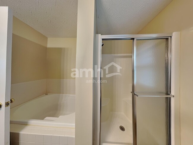 Building Photo - 6297 Satin Wood Dr