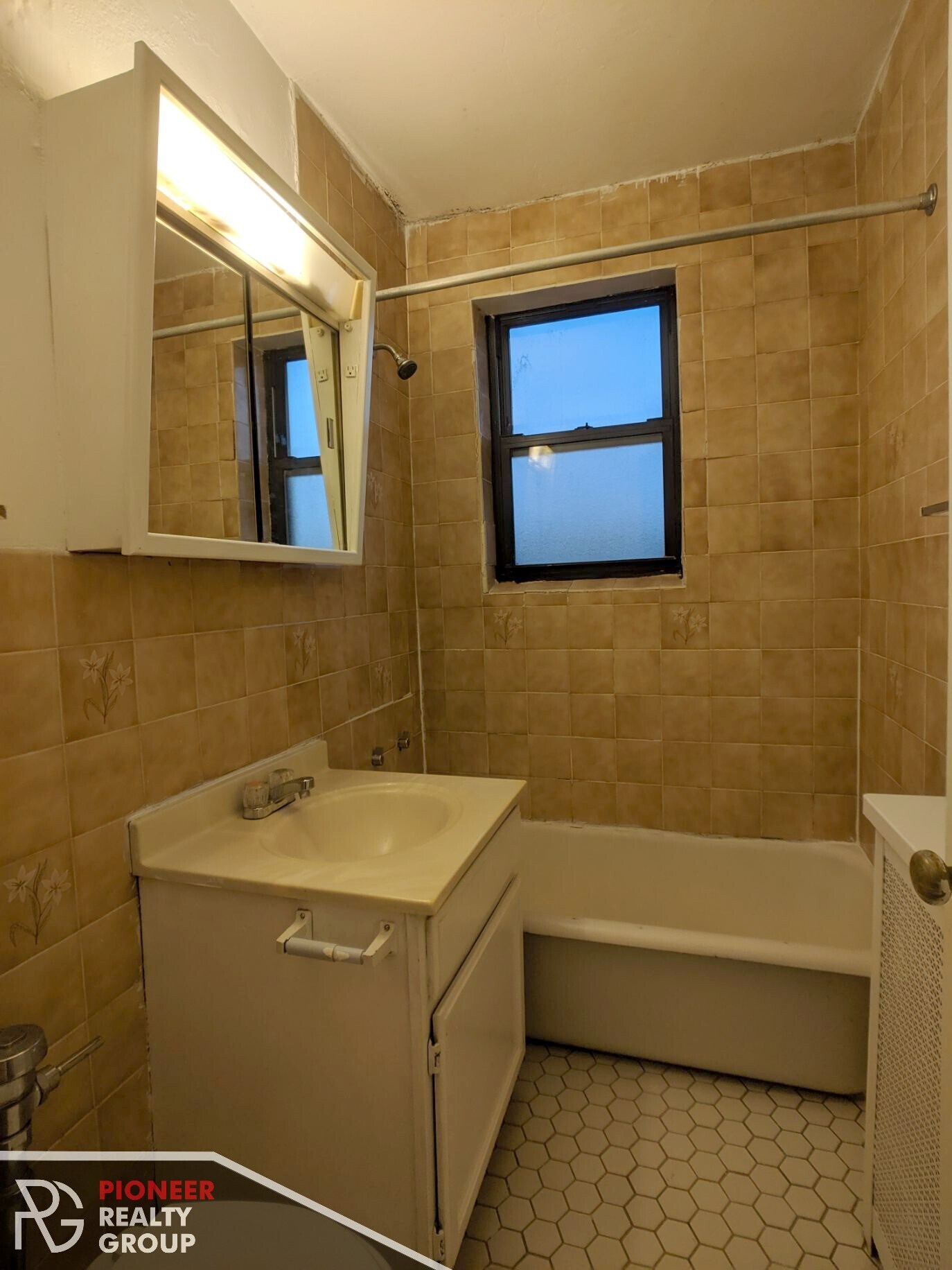 Building Photo - 739 W Belmont Ave