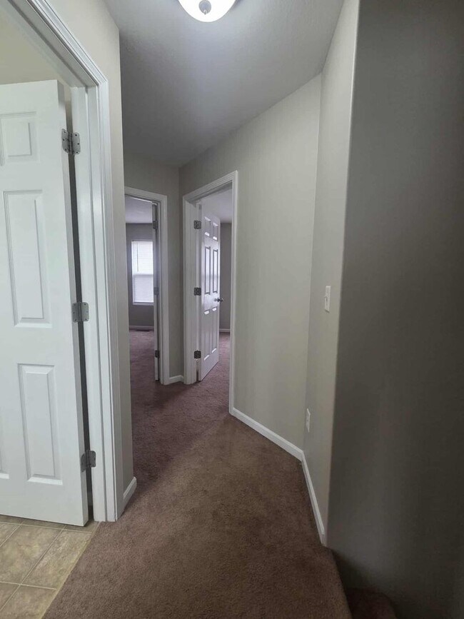 Building Photo - 936 W 8th St