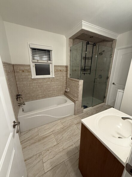 Building Photo - 5134 W 131st St