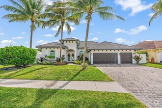Building Photo - 596 N Cypress Dr