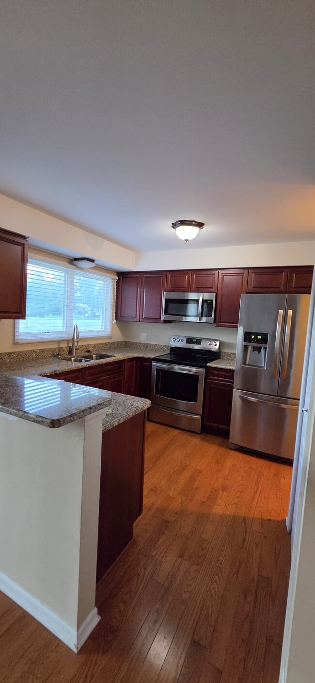 Building Photo - 380 Huntington Ct
