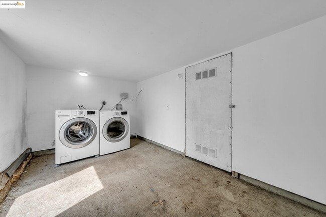 Building Photo - 953 34th St