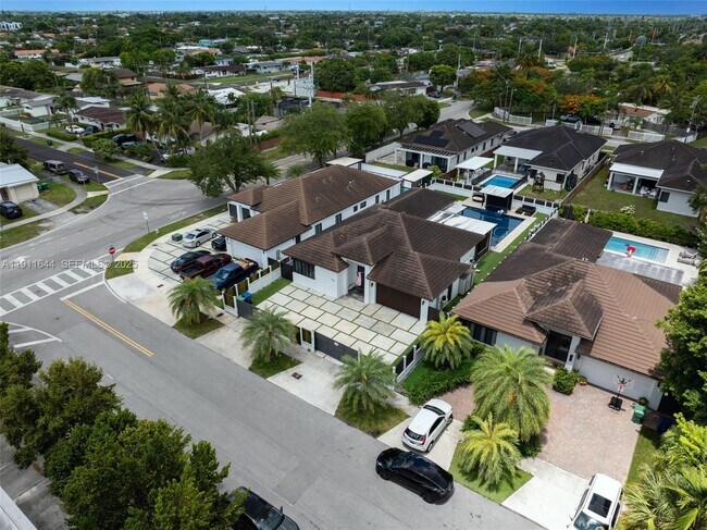 Building Photo - 1550 SW 89th Ct