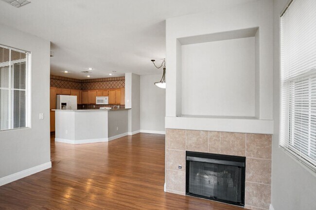 Building Photo - 2 Bed, Den, 1 Car Garage, Gated Northwest Condo