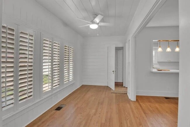 Building Photo - Albany Avenue