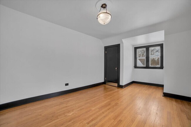 Building Photo - 4941 Montgomery Ave