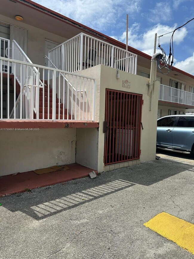 Building Photo - 2916 Funston St