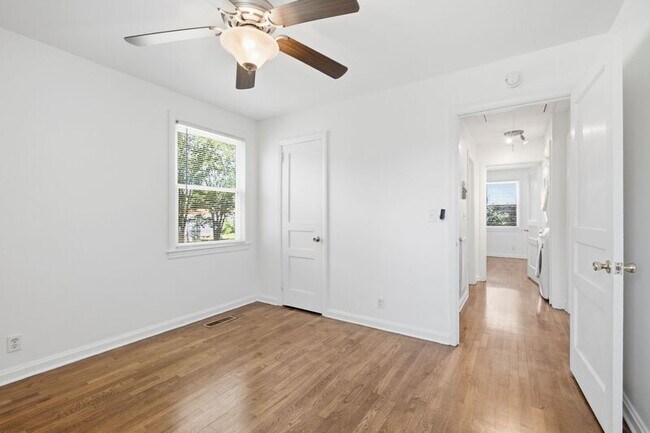 Building Photo - 240 Ridgeway Dr