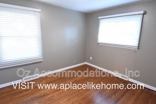 Building Photo - 8870 Westbrooke Dr