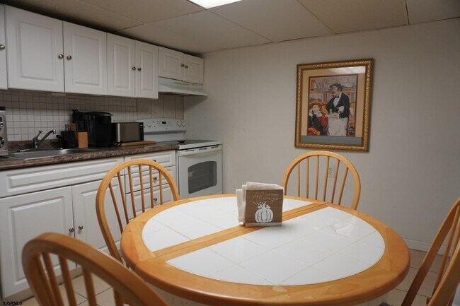 Building Photo - 4703 Ventnor Ave