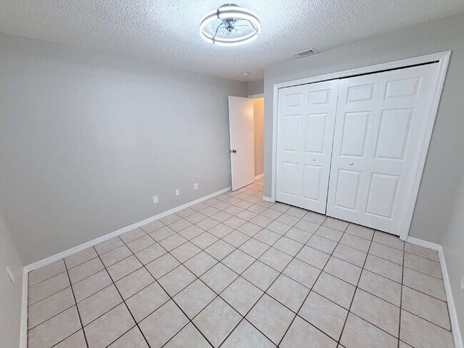 Building Photo - 2139 Parker Rd