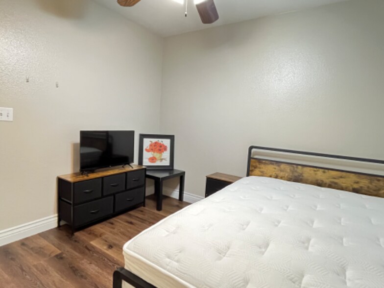 Building Photo - 5034 Lime Kiln Ave