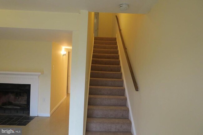 Building Photo - 3514 Cranmer Mews