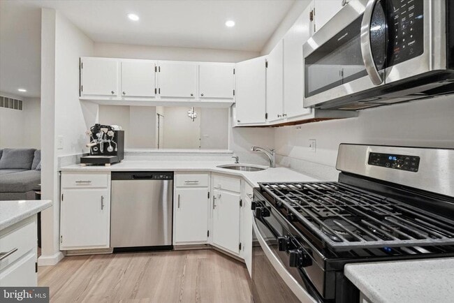 Building Photo - 207 Stockton Ct