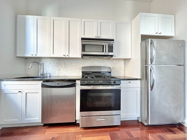 Building Photo - 607 W 137th St