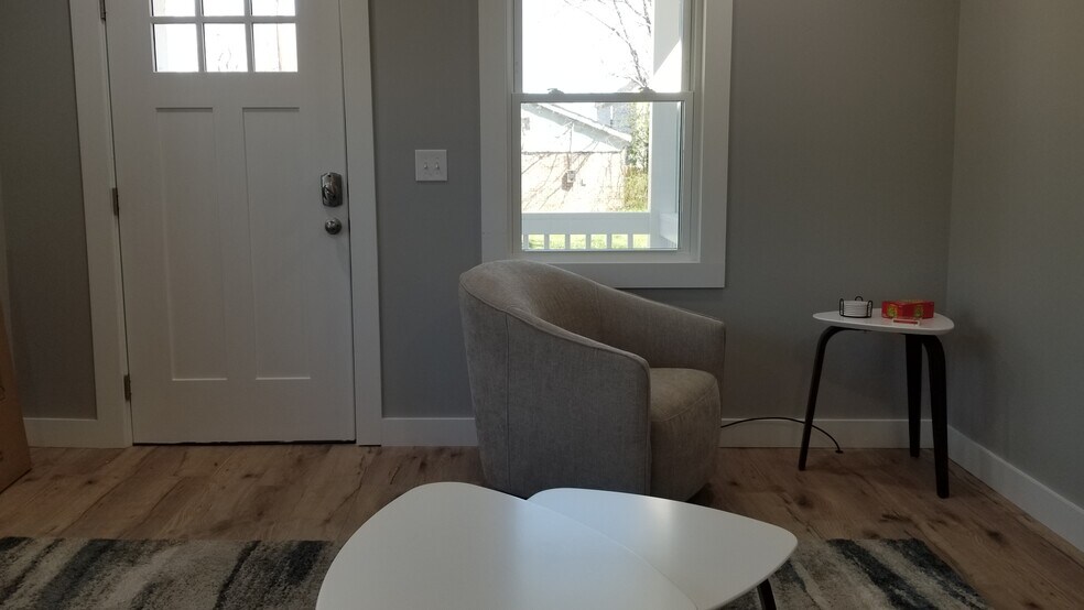 Living room. Furniture not included - 2 Bigby St