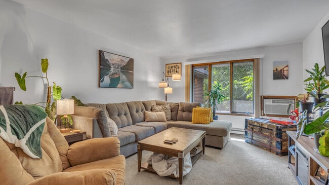 Building Photo - 615 Michigan Ave