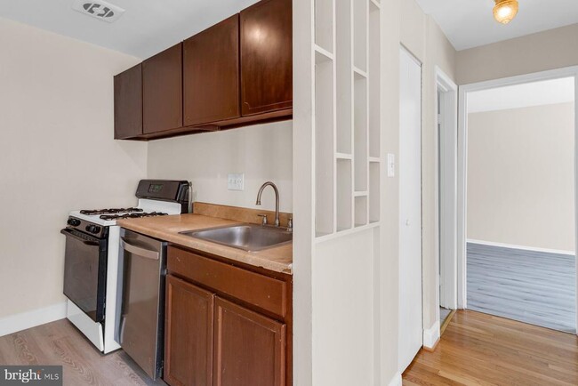 Building Photo - 5410 85th Ave