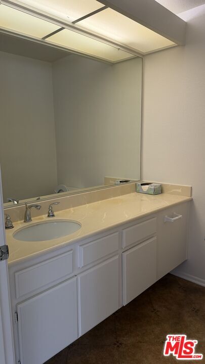 Building Photo - 4260 Vía Arbolada