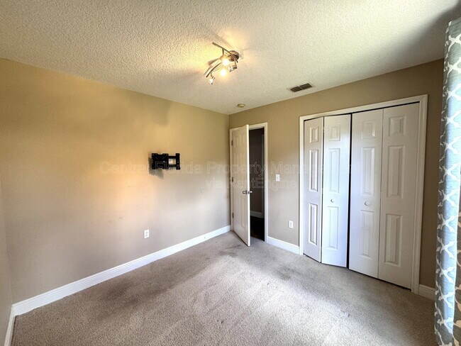 Building Photo - 820 Briargrove Ave