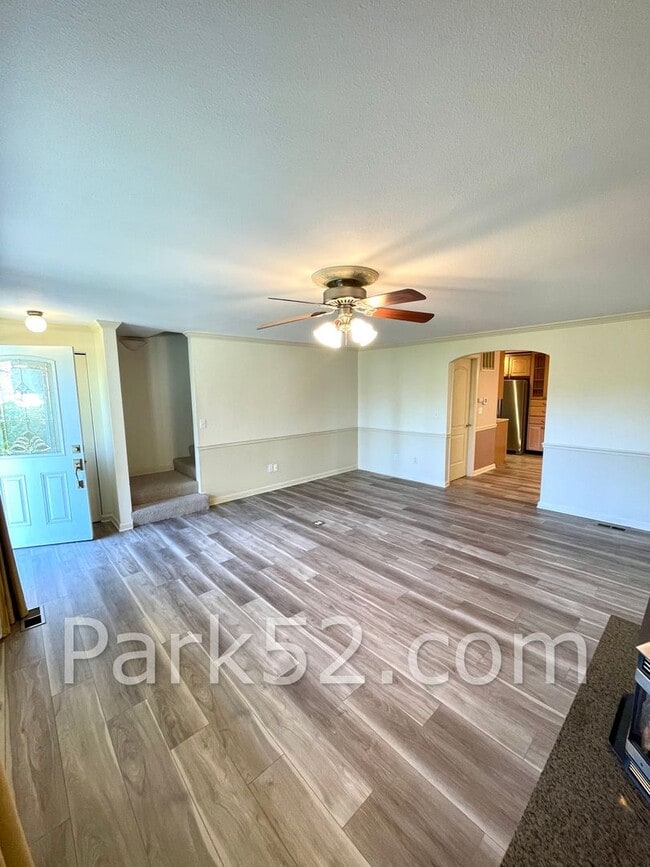 Building Photo - $500 off First Full Month! 2 Bedroom Tacoma Townhome