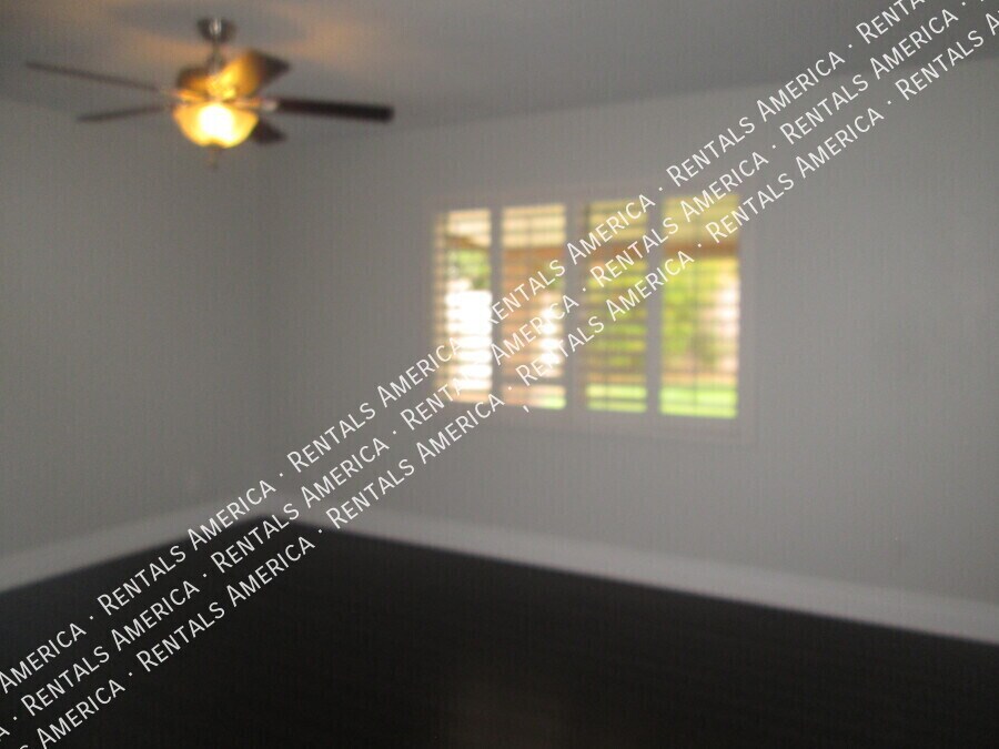 Building Photo - 5144 E Carolina Dr