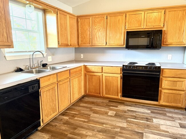 Building Photo - 2305 Cimmaron Dr