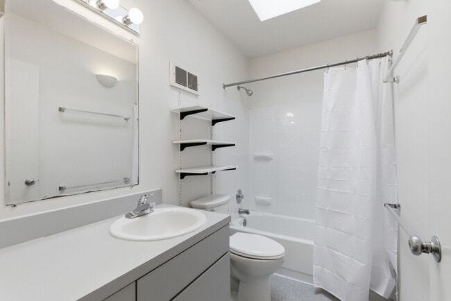 Building Photo - 2275 NW Kearney St