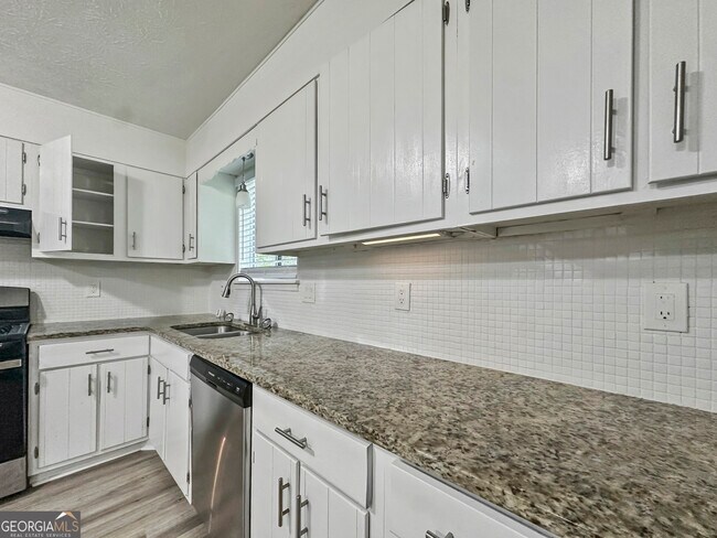 Building Photo - 323 Park Ridge Ct